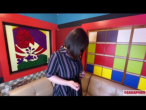 ❤️ Keçika japonî ya bi çîtikên mezin bi lîstokên seksê masturbasyonê dike û orgazmê dike. Ew di hevpeyivînekê de behsa serpêhatiya xwe ya gêj dike. Pîskên mezin û pisîkên porî bi dengekî bilind nalîn. Osakaporn ❤ Kalîteya porno li me ❌❤